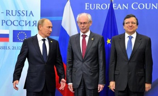 L'Union européenne et la Russie ont entamé lundi dans l'Oural un sommet de deux jours qui pourrait être des plus difficiles en raison des désaccords sur la Syrie, sur le gaz russe en Europe et sur les droits de l'Homme.