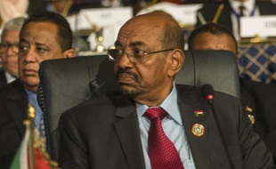 Le président soudanais Omar el-Béchir, dans la ville balnéaire Sharm el-Sheikh, en Egypte, le 10 juin 2015