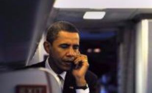 Le pape a eu une conversation téléphonique mardi avec le président élu des Etats-Unis Barack Obama, qui l'a appelé pour le remercier de ses voeux de succès envoyés le lendemain de son élection, a annoncé mercredi à l'AFP le porte-parole du Vatican.