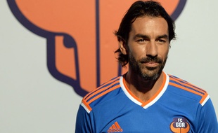 Robert Pirès avec le maillot du FC Goa