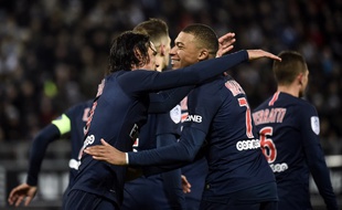 La joie de Cavani et Mbappé après la victoire du PSG à Amiens (0-3)