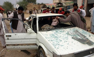 Un nouvel attentat suicide a fait 12 morts à Peshawar au Pakistan le 8 novembre 2009.