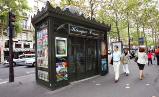 Les vendeurs de journaux dans les kiosques doivent bien souvent faire pipi dans une bouteille car ils ne peuvent quitter leur poste de travail