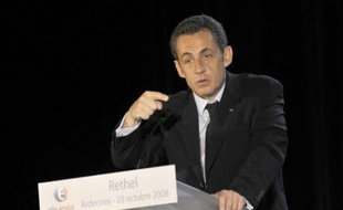 Nicolas Sarkozy a demandé mardi aux parlementaires de se saisir "maintenant" et "sans tabou" d'une proposition de loi "qui a été préparée" sur le travail dominical.