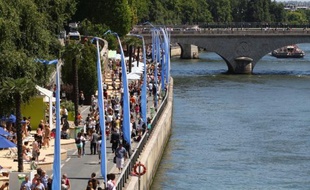 La onzième édition de Paris-Plages touche à sa fin comme prévu dimanche soir, même si la ville s'est posé la question d'une prolongation en raison de la chaleur qui sévit sur la capitale