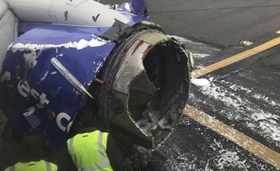 Un Boeing 737 de Southwest Airlines s'est posé en urgence à Philadelphie, le 17 avril 2018.