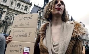 Lors de la manifestation parisienne annuelle pour les droits des personnes transgenre, l'Existrans.