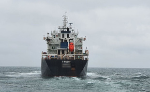 Le Trudy est actuellement stationné au port de Dunkerque.