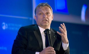 Nouvelle constitution aux accents très nationalistes le 1er janvier, pêle-mêle de réformes controversées: en deux ans, le Premier ministre conservateur Viktor Orban a isolé la Hongrie au sein de l'Europe, face aux Etats-Unis et au Fonds monétaire international
