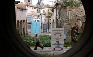 Le chef des Nations unies, qui cherche à faire avancer le processus de réunification de l'île de Chypre divisée depuis 1974, réunissait dimanche les dirigeants chypriote-grec et chypriote-turc, dans la banlieue de New York