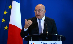 Le ministre des Finances Michel Sapin, lors d'une conférence de presse, au ministère de l'Economie à Paris, le 13 avril 2016