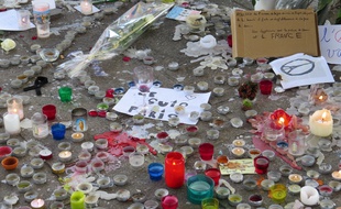 Marseille, le 16 novembre 2015, minute de silence en hommage aux victimes des attentats de Paris.