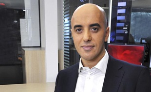 Redoine Faid sur le plateau de LCI pour la promotion de son livre, «Braqueur: des cites au grand banditisme», le 22 novembre 2010.