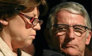 Pierre Cohen est membre de l'équipe de campagne d'Aubry.