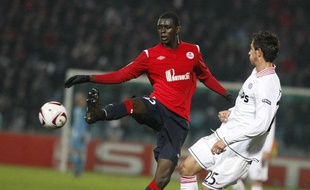 Le Lillois Jerry Vandam (à gauche) face au PSV Eindhoven, le 17 février 2011