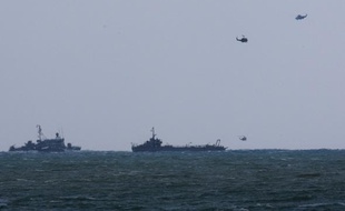 L'armée libanaise et les forces de l'ONU tentent de retrouver des survivants du crash d'un Boeing au large de Beyrouth, lundi 25 janvier 2010.