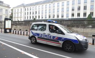 Une voiture de police à Nantes