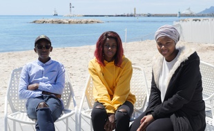 Les jeunes acteurs des «Misérables» sur la plage à Cannes