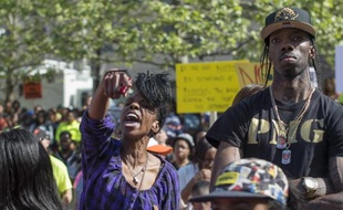 Des manifestants défilent le 2 mai2015 à Baltimore pour dénoncer les violences policières