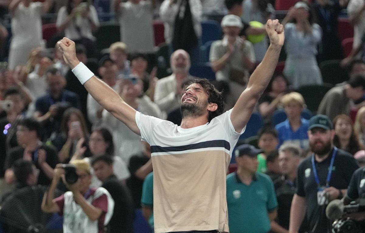 Tennis : Valentin Vacherot remporte le Masters 1000 de Shanghai face à son cousin français Arthur Rinderknech