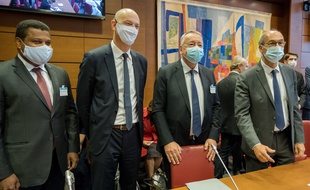Le patron de Veolia, Antoine Frerot (2e à droite) le 23 septembre face à la commission des Finances et la commission des Affaires économiques de l'Assemblée nationale.