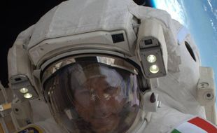 L'astronaute italien Luca Parmitano, lors de sa première sortie dans l'espace, le 9 juillet 2013.
