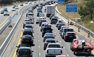 Un jour de départ en vacances ordinaire sur l'A9 à Perthus, près de la frontière espagnole, le 1er août 2015