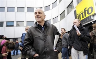Nicolas Sarkozy a indiqué lundi qu'il comprenait "l'émoi" suscité par l'interpellation vendredi du journaliste Vittorio de Filippis et annoncé une mission chargée de réfléchir à "une procédure pénale plus respectueuse des droits et de la dignité des personnes".
