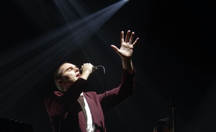 Victor Solf, du groupe Her, ici lors d'un concert à la Seine Musicale a Boulogne-Billancourt en avril 2017.