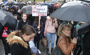 Environ 400 personnes ont participé à la "Marche noire" pour protester contre une éventuelle libération de Marc Dutroux, à Bruxelles, le 20 octobre 2019.
