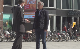 Bernard de la Villardière à Cologne (Allemagne) pour «Dossier Tabou».
