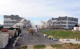 Des associations présentes au Forum social des quartiers populaires, ce week-end à Nanterre, n'hésitent pas à parler "d'épuration sociale" pour dénoncer des opérations de rénovation urbaine conduites, selon elles, au détriment des banlieusards les plus pauvres.