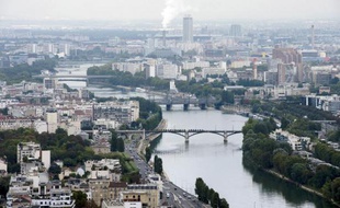 Comment vivront les 13 millions de Franciliens en 2030? Le schéma d'aménagement de l'Ile-de-France, voté vendredi, organise une région à l'habitat plus dense, mieux irriguée par les transports en commun, garants d'un essor économique, tout en préservant les terres agricoles.