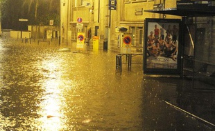 Les rues de Nancy sous les eaux suite aux violents oranges de la nuit.