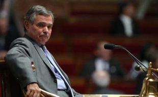 Le président de l'Assemblée nationale Bernard Accoyer propose, dans un entretien à paraître vendredi dans Les Echos, de lancer "un grand emprunt d'Etat" et "une amnistie fiscale" pour sortir de la crise bancaire et financière.