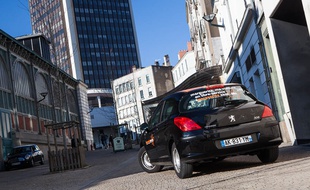Une voiture Marguerite près de la rue du Calvaire à Nantes.