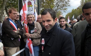 Le Parlement du PS a planché mardi sur ses propositions sur l'"égalité réelle" sous la houlette de Benoît Hamon, leader de la gauche du parti, qui se dit "très confiant" quant à son adoption malgré la controverse qu'il suscite au sein du mouvement.