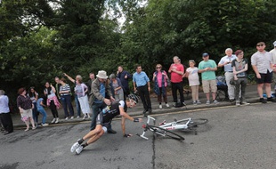 Andy Schleck a chuté dans le final de la 3e étape du Tour de France, le 7 juillet 2014, à Londres.