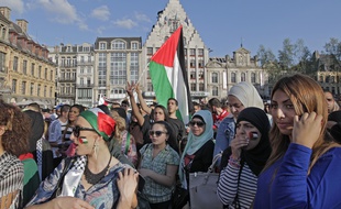 Lille, le 16 juillet 2014. Environ 1300 personnes ont manifeste dans les rues de Lille pour protester contre l'offensive militaire israelienne dans le territoire palestinien de la Bande de Gaza./20MINUTES_145105/Credit:M.Libert/20 Minutes/SIPA/1407171511