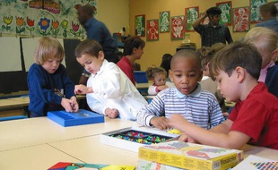 Des enfants dans une école maternelle parisienne