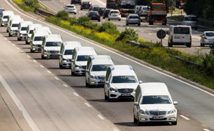 Le transport des dépouilles des victimes du crash de l'avion Germanwings, le 10 juin 2015 à Düsseldorf, en Allemagne