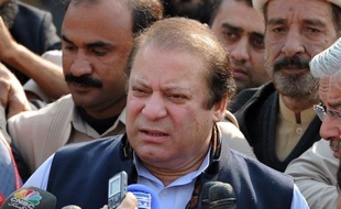 Le chef du principal parti d'opposition, Nawaz Sharif, a d'ailleurs demandé au gouvernement d'annoncer "sans délai" la date du scrutin et de l'entrée en fonction du gouvernement intérimaire. Il a toutefois refusé de se joindre aux manifestants et d'accorder un rôle à l'armée et à la justice dans la nomination de cette administration.