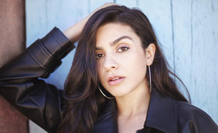 La chanteuse LMK.