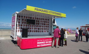 La caravane des primaires, le 19 juillet 2011, sur une plage de Berck.