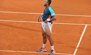 Le Français Jo-Wilfried Tsonga, sur le court central de Roland-Garros, le 1er juin 2012.
