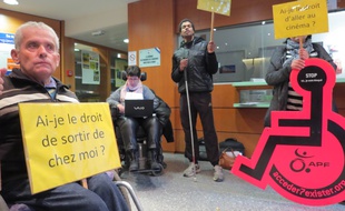 Occupation de la cité administrative, lundi 24 novembre, par plusieurs associations dont l'APF.