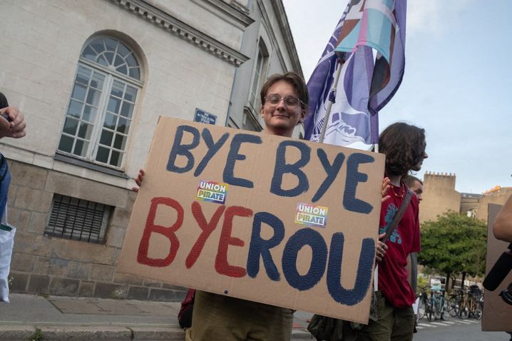 Après avoir fêté la chute de François Bayrou, de nombreux militants de gauche envisagent de participer à la journée "Bloquons tout" du 10 septembre.