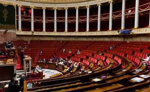 Il faut « écarter les auteurs de violences sexuelles et sexistes » de la vie politique, réclame cette tribune.