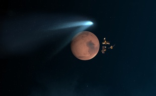 Illustration du passage de la comète Siding Spring près de Mars, le 19 octobre 2014.