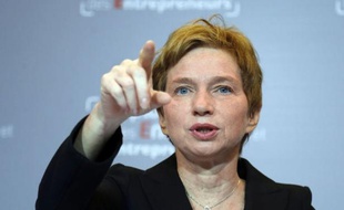 La présidente du Medef, Laurence Parisot, a jugé mardi "illusoire" de compter sur une désindexation des retraites du régime général pour pérenniser leur financement, plaidant pour une "combinaison optimale" entre durée de cotisation et âge légal, qu'elle souhaite voir allongés.